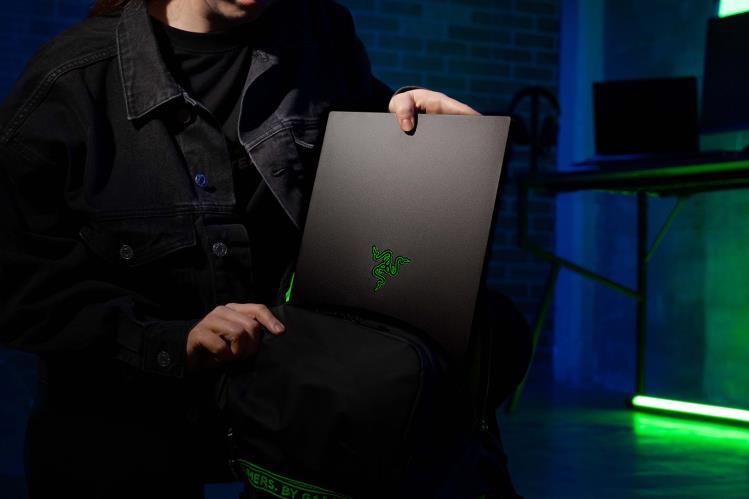 Razer Customize your Blade 15 One Color Laptop 8NV0J10