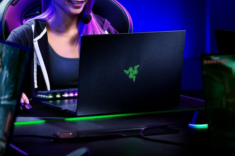 Razer Customize your Blade 16 One Color Laptop 8NV0J7