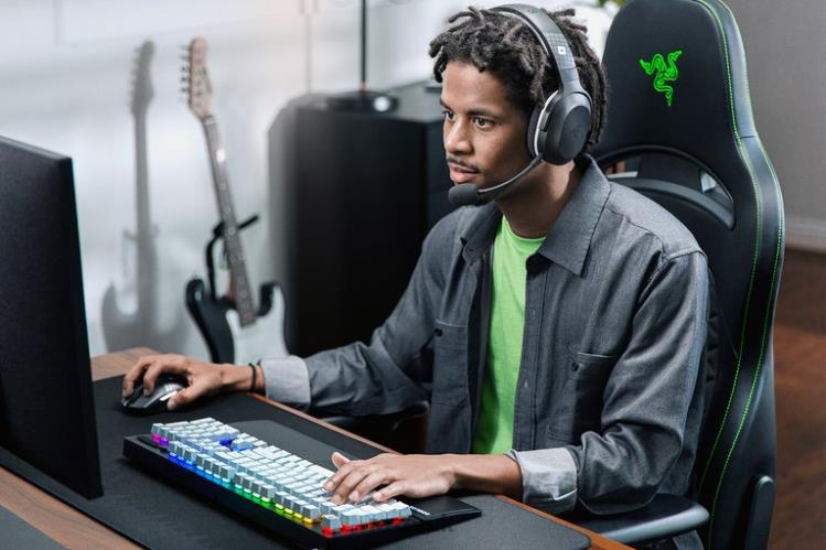 Razer Barracuda - Roblox Edition One Color Gaming Audio 8NV0J93