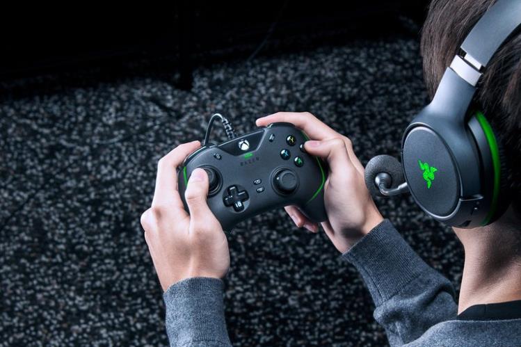Razer Wolverine V2 Black Console 8NV0J162