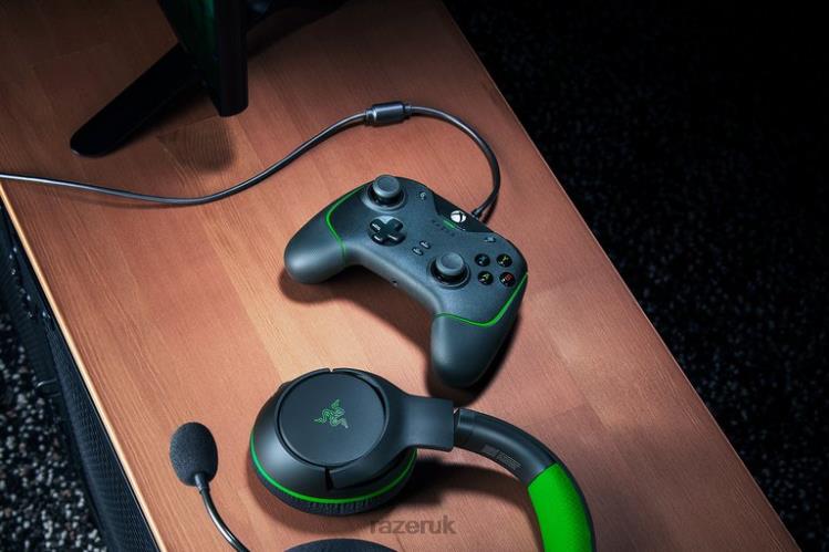 Razer Wolverine V2 Black Console 8NV0J162
