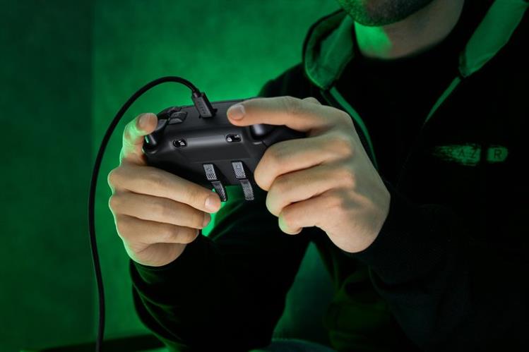 Razer Wolverine V2 Chroma Black Console 8NV0J160