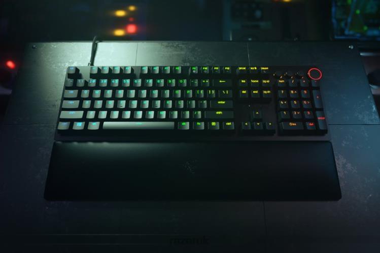 Razer Huntsman V2 - Clicky Optical Switch - US One Color Keyboard 8NV0J69